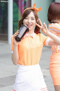 韓国aoaミナちゃんのポロシャツ姿になのですが 凄くカッコ良くないですか Yahoo 知恵袋