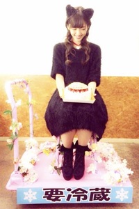 この鈴木愛理ちゃんのヘアアレンジはどうやってするのでしょうか 三つ編 Yahoo 知恵袋