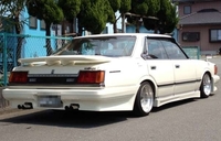 ４３０セドリック フルエアロ車高短 は若い女性にモテそうですか ごく一部 Yahoo 知恵袋