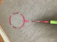 ラケットの色(濃いピンク)に合うグリップの色って何やと思いますか 
