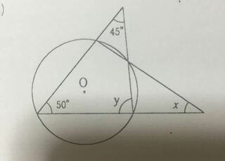 円の中からはみ出ている三角形の問題はどう解けばいいですか 角度x角度yを Yahoo 知恵袋