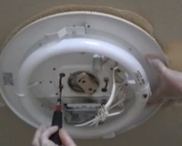 蛍光灯照明器具 外し方ボルトを緩めても照明器具が回らず 外せません原因は何が考え 教えて 住まいの先生 Yahoo 不動産