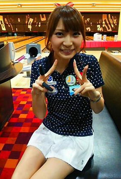 本間成美　ミニスカ 