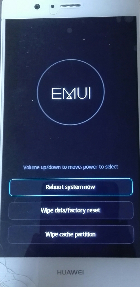 朝起きて電源を入れたらスマホがこんな画面になっていました…どの