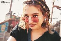 金に合う色は何ですか 黒を除きます 同じく赤も 黒メインの服を着ますが Yahoo 知恵袋