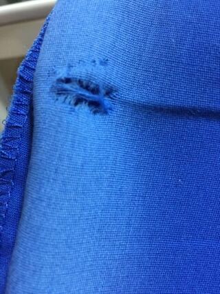破れたズボンの縫い方 仕事で使うズボンが破れました 自分で縫って Yahoo 知恵袋