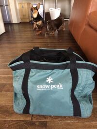 このカバンは何色に見えますか 僕はグレーに見えるのですが娘はカーキといいます Yahoo 知恵袋