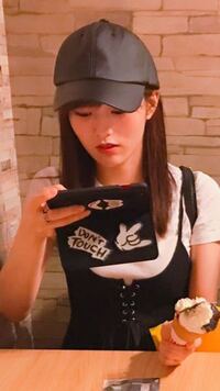 この山本彩さんが使っているiPhoneケース教えてください！ - 彩さん、iP... - Yahoo!知恵袋