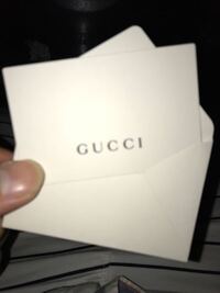 ブランド物 グッチやエルメス Lv の店で買い物する時の服装は Yahoo 知恵袋