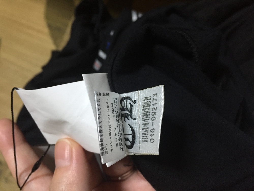 クロムハーツのTシャツをいただいたのですが、本物でしょうか？タグの