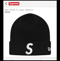 supremeなどのビーニーで - ロゴが前後どちらにも付いてるビー