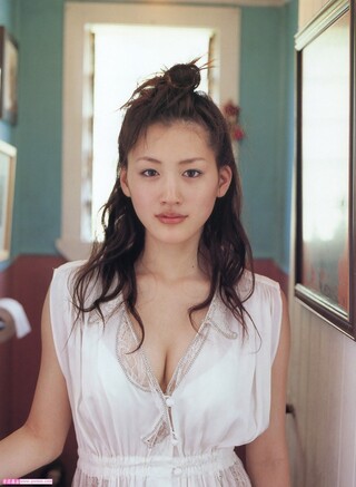 綾瀬はるかさんは好きですか 可愛いと思いますか この方は非常に可愛くて素 Yahoo 知恵袋