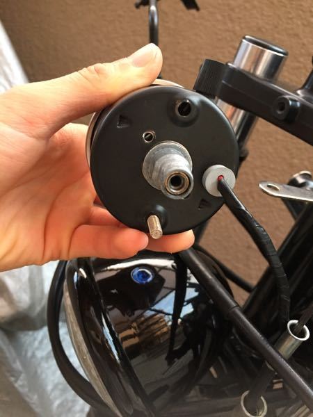 250trについてるこのスピードメーターのライトが切れ豆電球を交換し