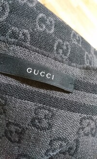 こちらのgucciのストール マフラー についているタグは本物でしょうか Yahoo 知恵袋