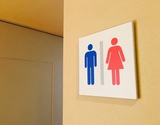 大喜利 なぞかけ大喜利トイレとかけまして と解きます その心は Yahoo 知恵袋