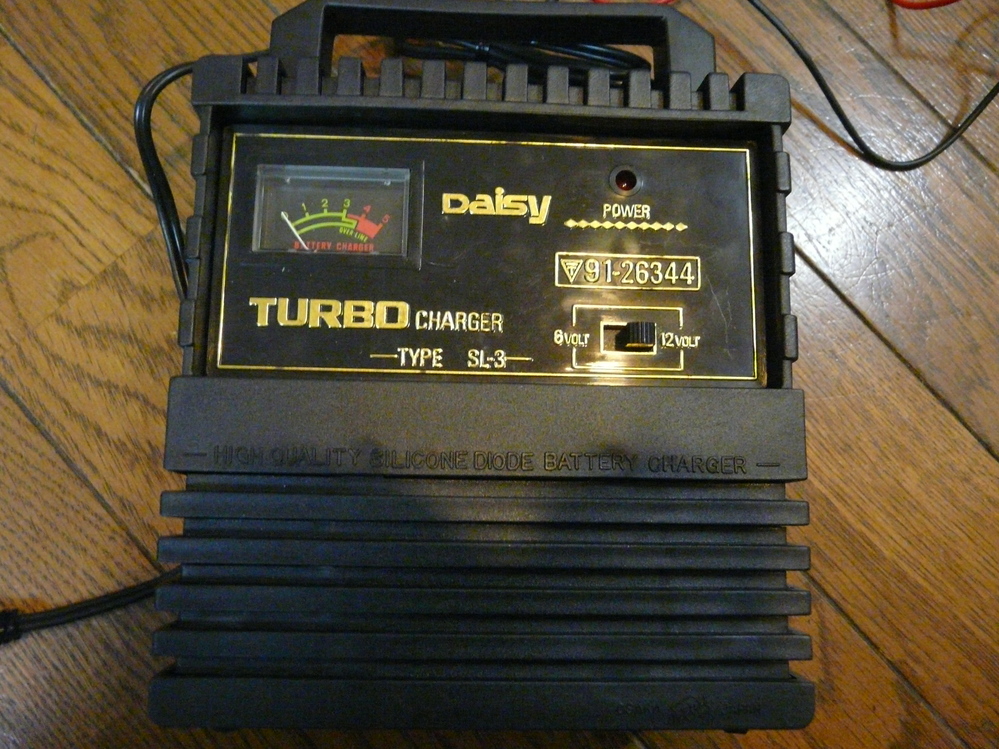 バッテリー充電器の適合や使用方法について教えてください。 - 先日