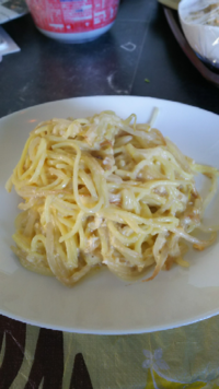 焼きそばの麺に萌やしを入れて卵チーズ牛乳塩コショウで味付けしました Yahoo 知恵袋