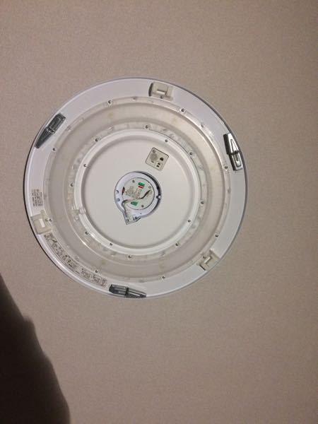 今使ってるLEDシーリングライトが - つかなくなりましたこれはどこを