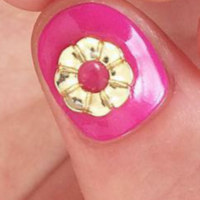 ネイルパーツの名前を教えて下さい どちらで購入できるかも 詳しい方教 Yahoo 知恵袋