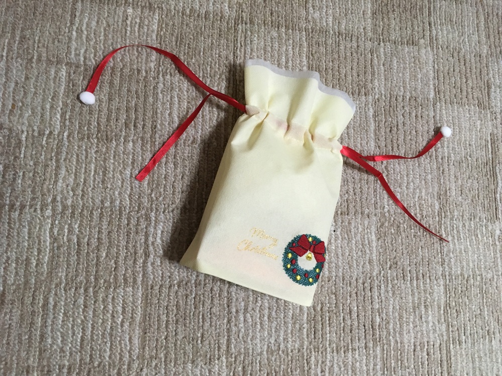 結び方紐が４つ プレゼント用にはどうすれば綺麗に綺麗に結べますか Yahoo 知恵袋