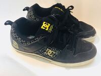 Dcシューズ質問です おじさんのお下がりで貰ったdcの靴なんです Yahoo 知恵袋