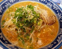 長野駅の近くにある「らぁめん みそ家」というお店の味噌ラーメンを、5年以上前に食べてから味が忘れられません。
それから就職、結婚もして、都内に住んでいるので簡単に長野まで足を伸ばせな くなってしまいました。
都内に、もしも「みそ家」さんと同じような味わいの味噌ラーメンが食べられるお店があれば、ぜひ教えていただきたいです。
詳しい方、よろしくお願いします。