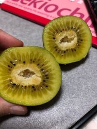 このキウイはたべられますか 中にカビ のようなものがあってこん Yahoo 知恵袋