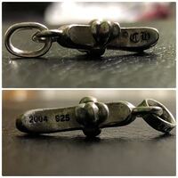 皆様に質問です。 - このクロムハーツベビーファットは偽物です
