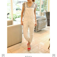 この白いズボン の名前はサロペットですか それともオーバーオール オ Yahoo 知恵袋