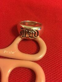 ネジのような指輪 カルティエのジュストアンクルリングと クロムハーツのネイ Yahoo 知恵袋