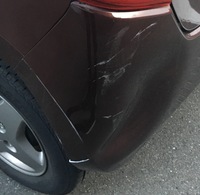 気付かなかったのですが 車の左後ろのバンパーに凹みと傷が付いています Yahoo 知恵袋