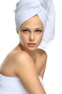 ドラマでお風呂上がりに頭にタオルを巻いているのを見ますが なんの意味があります Yahoo 知恵袋