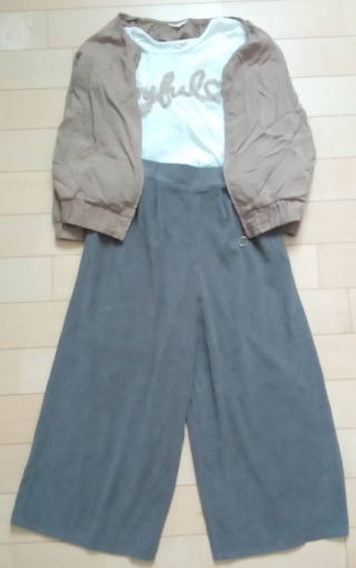 この服装ってダサいですか ガウチョパンツの長さは くるぶしが隠れるくら Yahoo 知恵袋