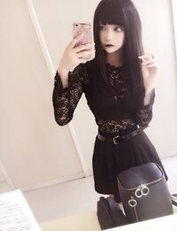 写真のような メンヘラちっくで あまりゴスロリ過ぎない感じの洋服ブランド Yahoo 知恵袋