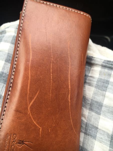 革財布の傷について革製品は傷ついてナンボという方がいます。皆さんは 