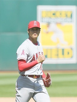 大谷選手は 野手としてファースト又は外野の守備が出来ますか 足も速いので外野 Yahoo 知恵袋