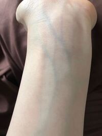 パーソナルカラーについて 私の腕の血管の色だとイエベ ブルベどちらになりま Yahoo 知恵袋