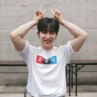 Monstax モンエク のウォノが着ているこのパーカーはどこのブランドで Yahoo 知恵袋