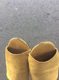 エナメルの靴を買ったのですが 幅が少し痛いです 履いていくうちに伸び Yahoo 知恵袋