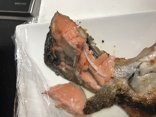 鮭の身を凍らせて半解凍した食べ物を何という 鮭の身を凍らせて半解凍した食べ物を何という