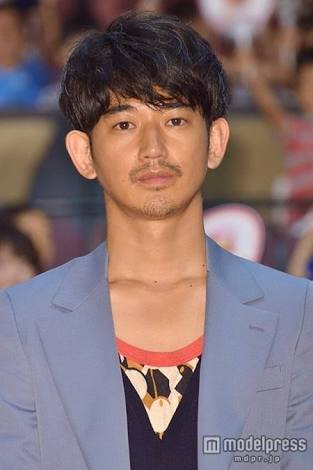 俳優の瑛太さんみたいな耳はどう思いますか 私は立ち耳ですが男性なので髪で隠すこ Yahoo 知恵袋