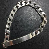 シルバーのアクセサリーが赤く変色してしまいました 元には戻ら Yahoo 知恵袋