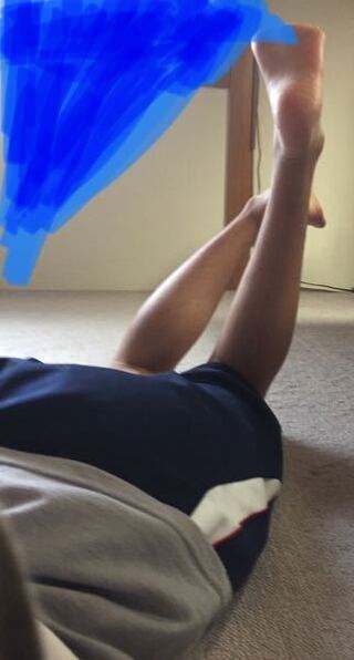 高2男子です 友達や彼女に足細いと言われるんですが 判定お願いします 結 Yahoo 知恵袋