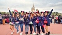 Twiceがディズニーに行った時の写真です この画像の高画質のものをく Yahoo 知恵袋