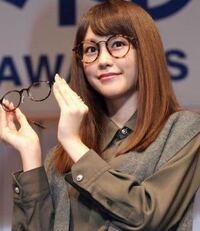 メガネっ娘だったのが 普段からメガネを外すようになって急に綺麗に Yahoo 知恵袋