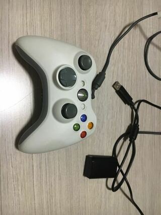 このxbox360 のコントローラを中古で買ったのですが 充電方法が分かりませ Yahoo 知恵袋