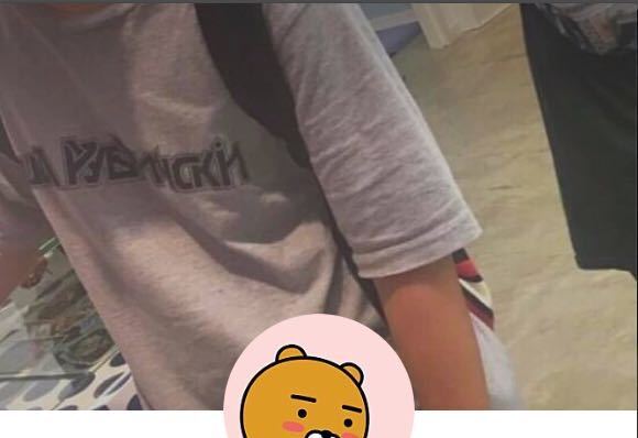 友達のlineのホーム画面 これって彼氏が出来たって匂わせてますか あま Yahoo 知恵袋