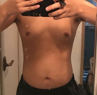 歳男性です 身長173cm 体重67kgです下にある写真の通り胸とお腹 Yahoo 知恵袋