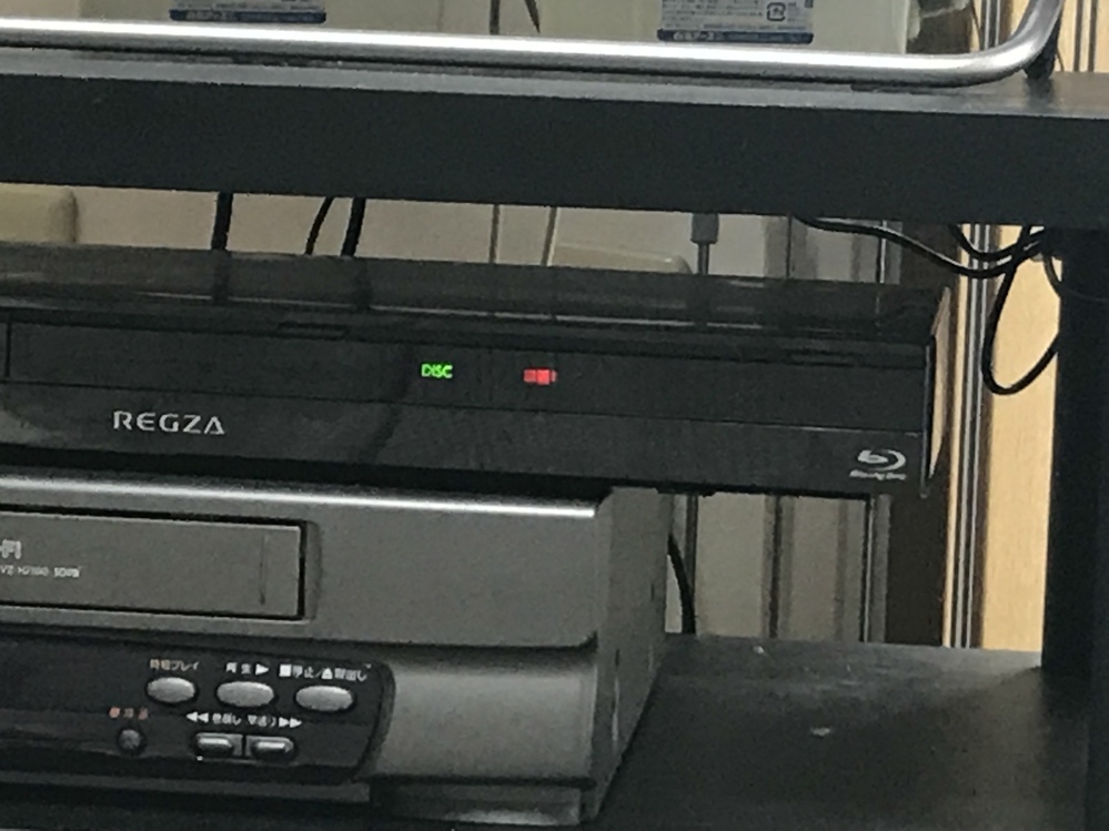 東芝ブルーレイ点滅して消えないし電源つきません!たすけて 東芝ブルーレイ点滅して消えないし電源つきません!たすけて