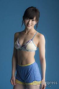 白石麻衣 山本彩 どっちがスタイル抜群ですか どっちもスタイル良 Yahoo 知恵袋